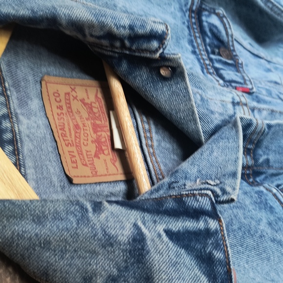 Vintage Levi's Made In The USA Acid Wash Denim Trucker  Jacket Sz Med Women - Picture 3 of 17